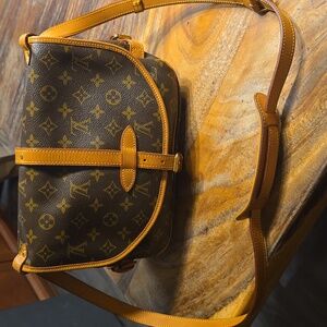 Authentic Louis Vuitton Saumur 30 crossbody